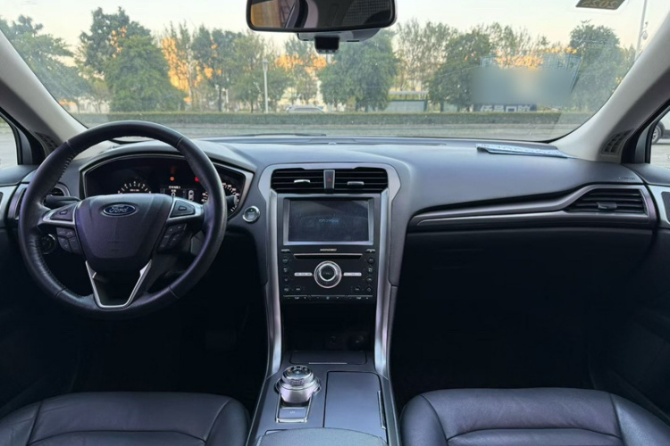 Ford Mondeo 2017 car image #10