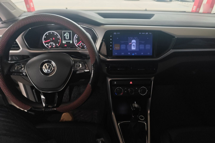 Volkswagen T-Cross 2019 car image #10