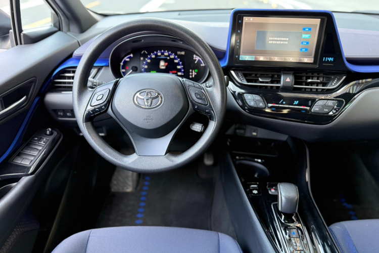 Toyota C-HR EV 2021 изображение автомобиля #10