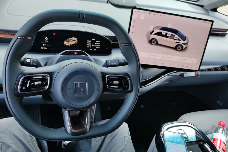 极氪 极氪MIX 2024 汽车图片 #10