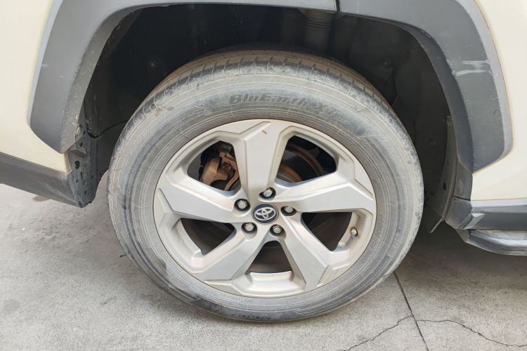 Toyota RAV4 2020 car image #10