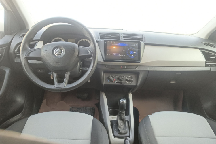 Skoda Fabia 2018 car image #10