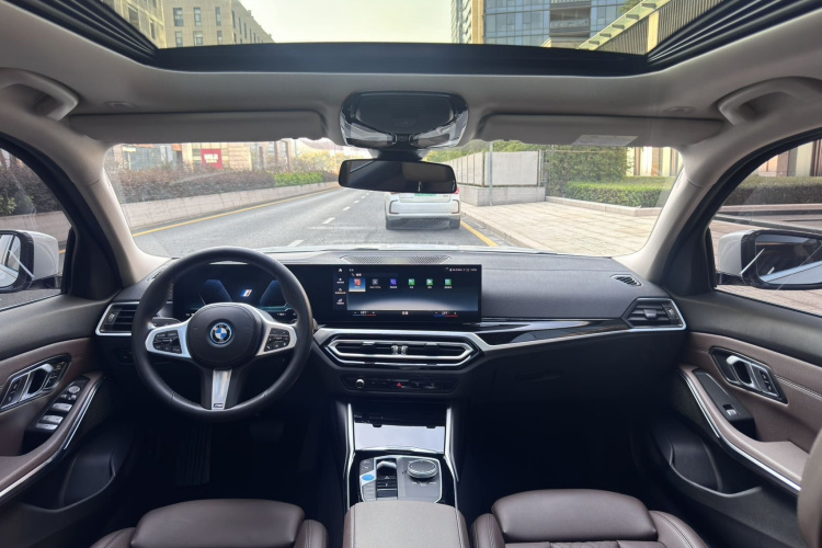 BMW i3 2023 car image #10