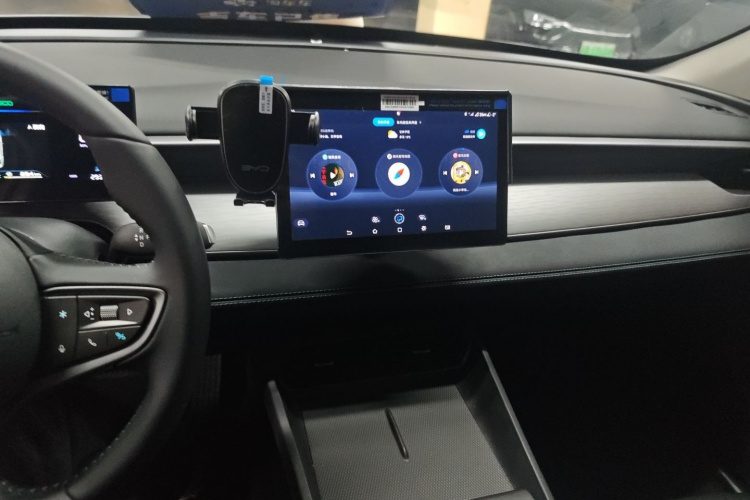 BYD Seal 05 DM-i 2025 #10 BYD Seal 05 DM-i 2025 car image #10