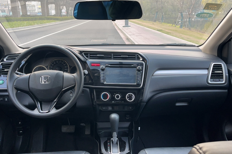 Honda Greiz 2015 car image #10