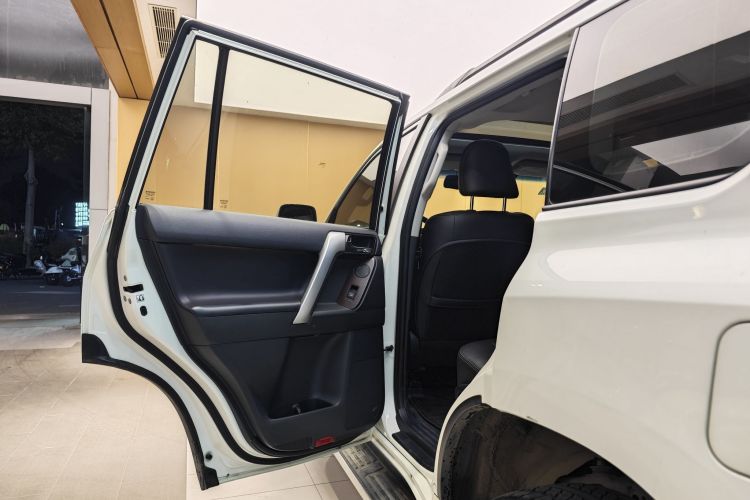 Toyota Land Cruiser Prado 2017 car image #10