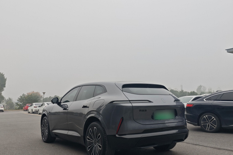 Avatr 07 2024 car image #10