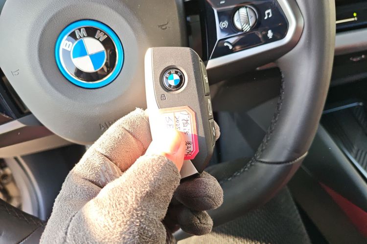 BMW i5 2025 car image #10