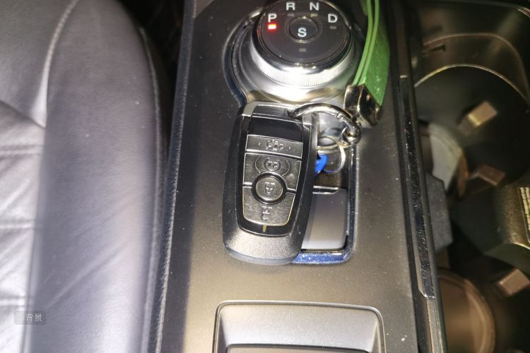 Ford Mondeo 2017 صورة سيارة #10