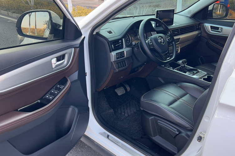 Forthing JOYEAR X5 2019 car image #10