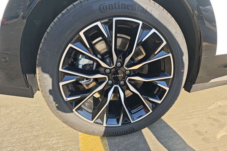 Zeekr 7X 2025 car image #10