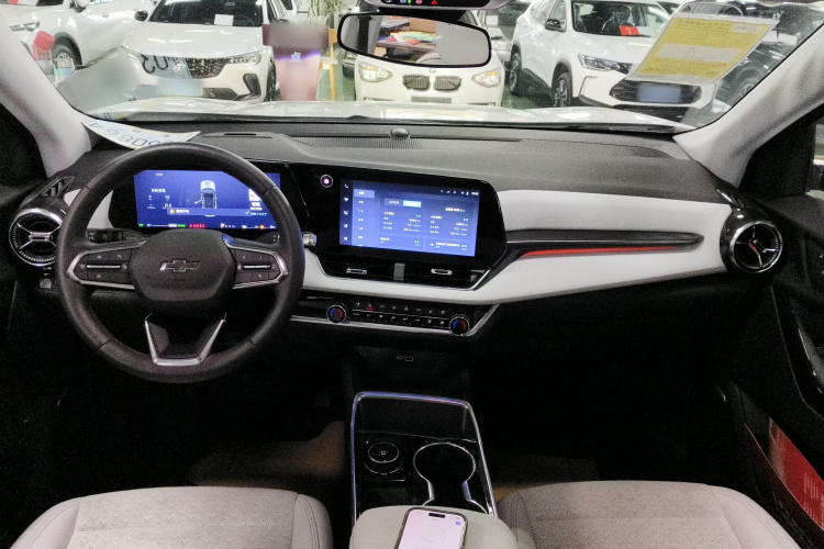 Chevrolet Equinox Plus 2025 car image #10