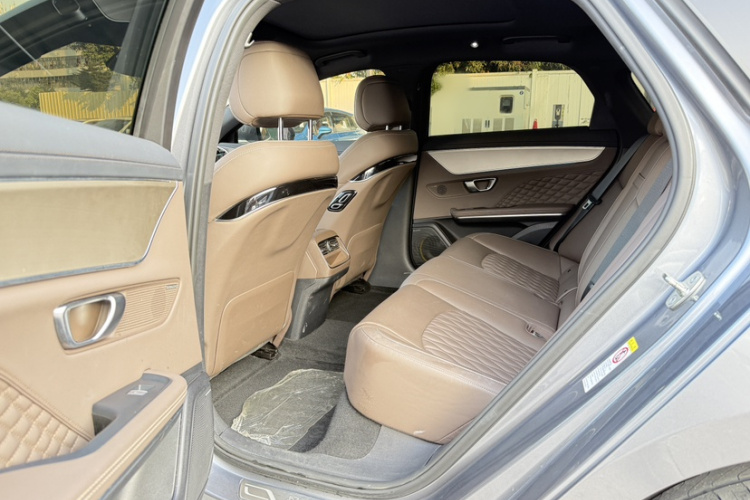 BYD Han 2023 immagine di auto #10