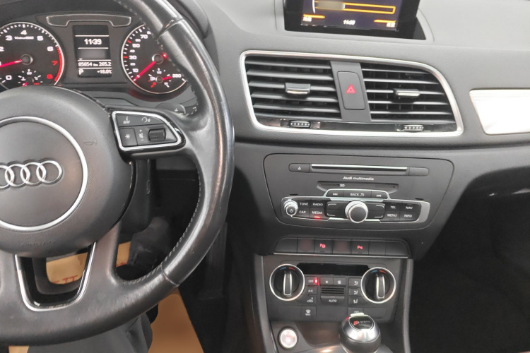 Audi Q3 2017 car image #10