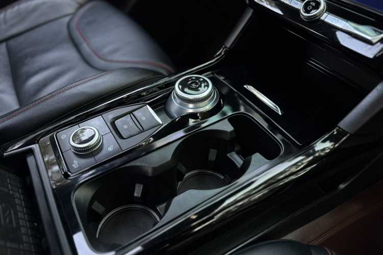 Ford Explorer 2020 car image #10