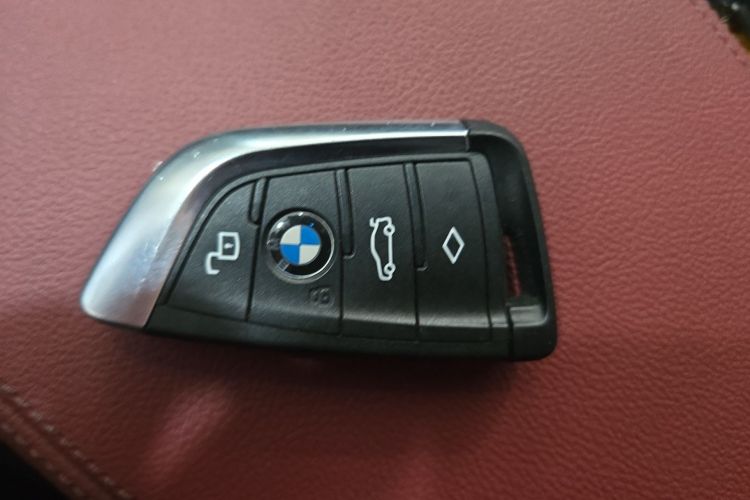 BMW i3 2024 car image #10