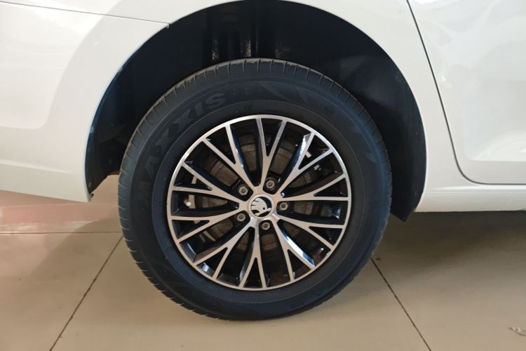 Skoda Rapid 2019 car image #10