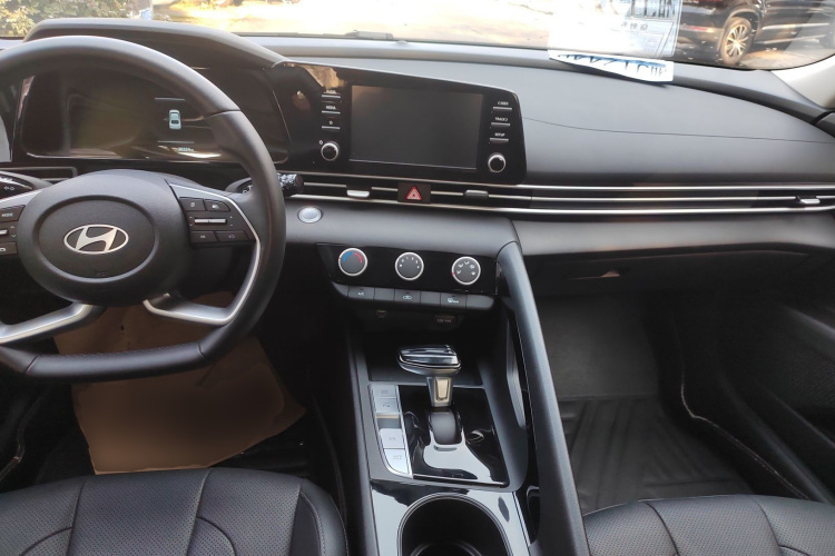 Hyundai Elantra 2024 car image #10