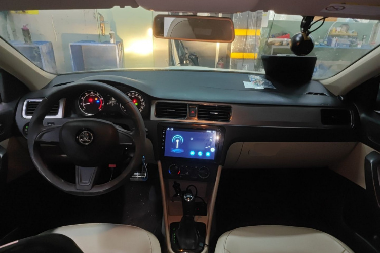 Skoda Rapid Spaceback 2016 car image #10