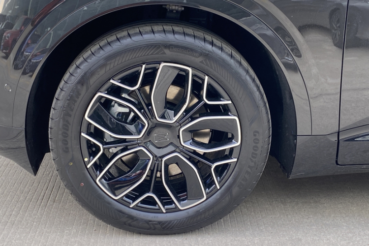 Avatr 07 2025 car image #10