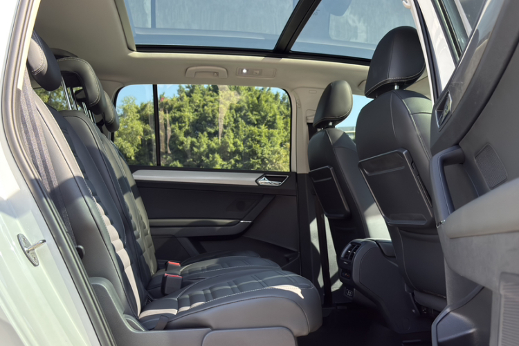 Volkswagen Touran 2019 #10 Volkswagen Touran 2019 car image #10