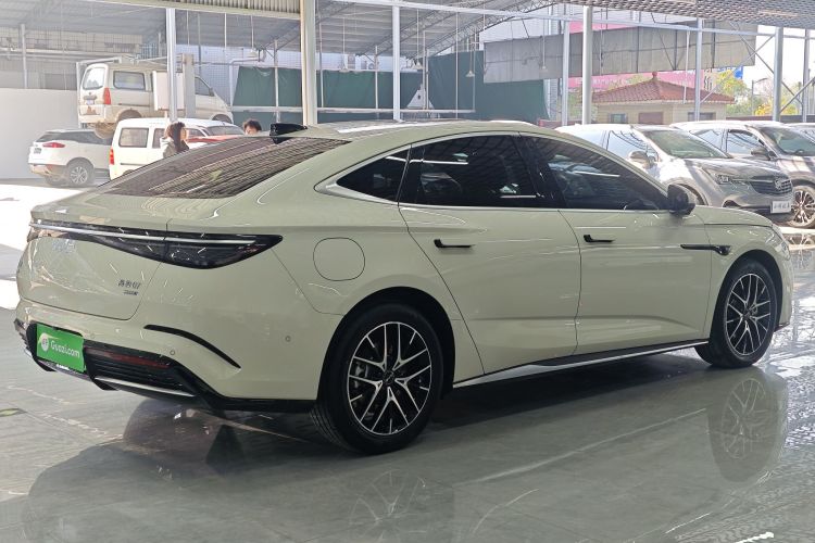 BYD Seal 07 DM-i 2025 car image #10