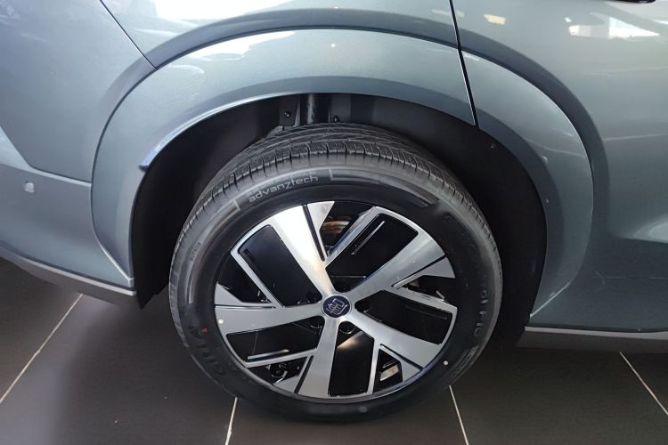 BYD Tang L 2025 صورة سيارة #10