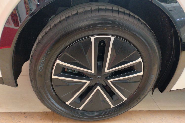 Toyota bZ5 2025 car image #10