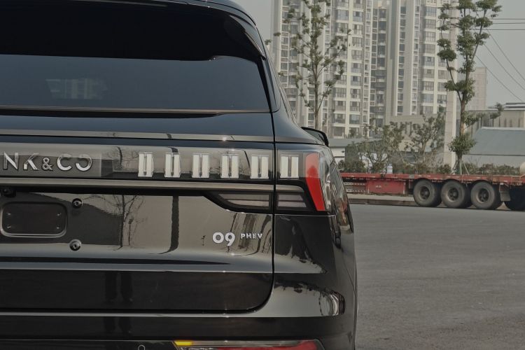 Lynk & Co 09 EM-P 2022 car image #10