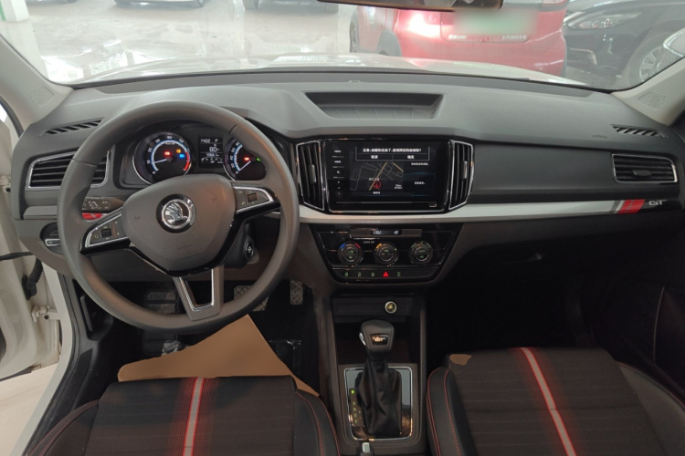 Skoda Kamiq 2020 car image #10