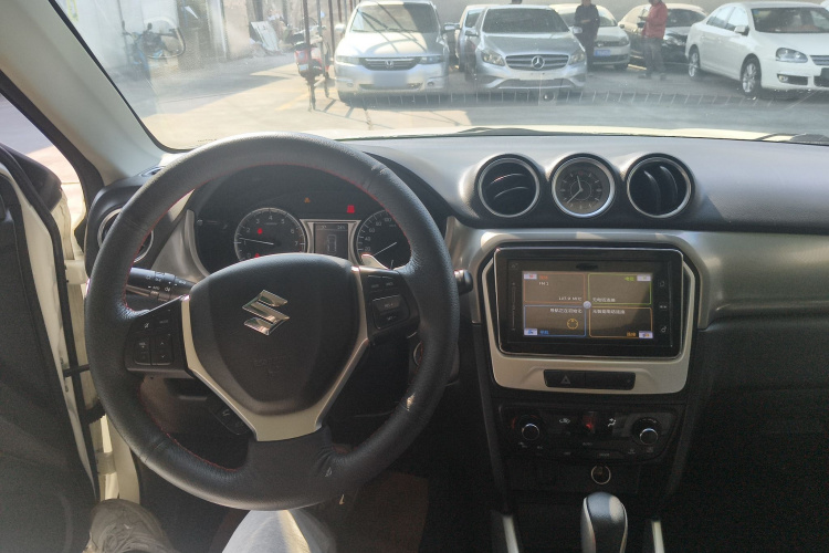Suzuki Vitara 2016 car image #10