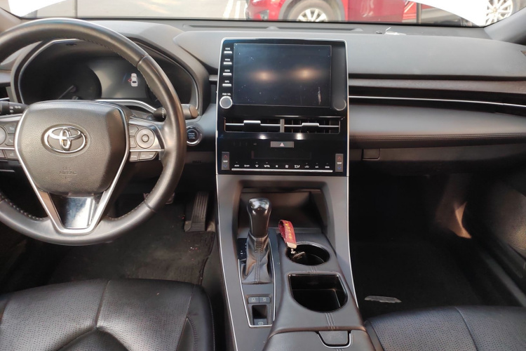 Toyota Avalon 2019 car image #10