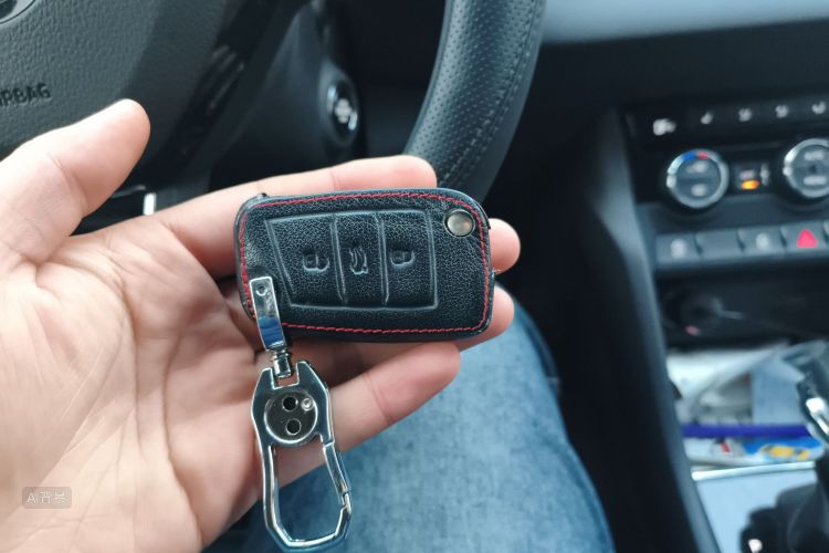 Skoda Karoq 2021 изображение автомобиля #10