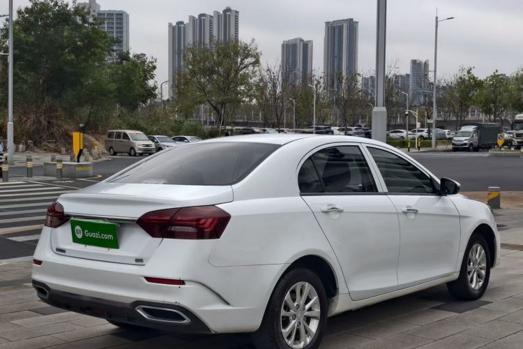 GEELY Emgrand 2021 car image #10