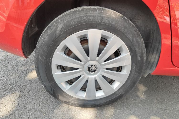 Skoda Rapid Spaceback 2018 car image #10