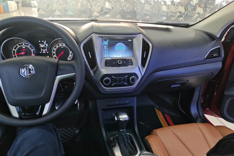 MG GT 2017 car image #10