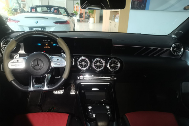 Mercedes-Benz CLA AMG 2022 صورة سيارة #10