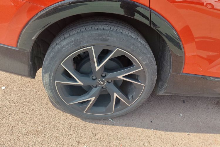 Audi Q5 e-tron 2022 #10 Audi Q5 e-tron 2022 صورة سيارة #10