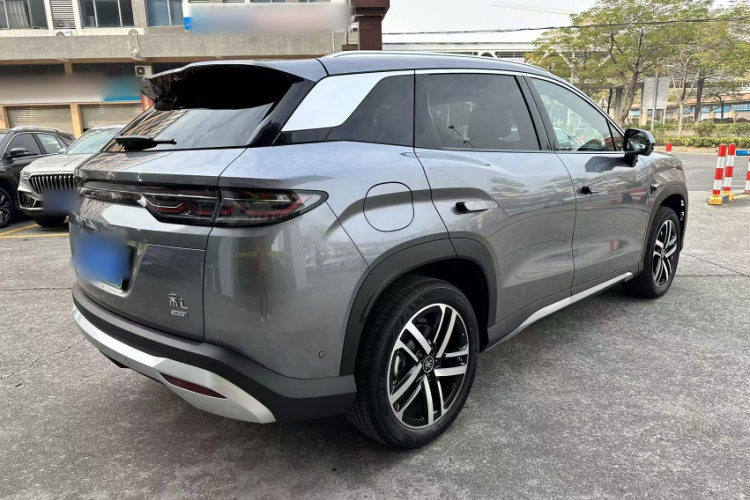 BYD SongL DM-i 2025 car image #10