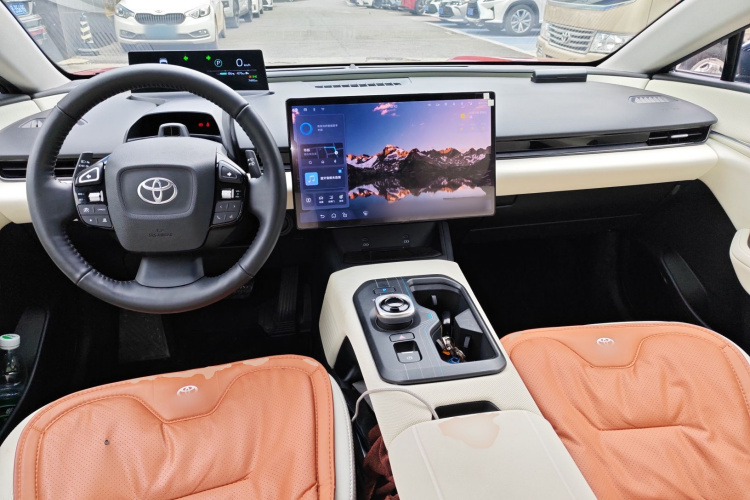 Toyota bZ5 2025 #10 Toyota bZ5 2025 immagine di auto #10