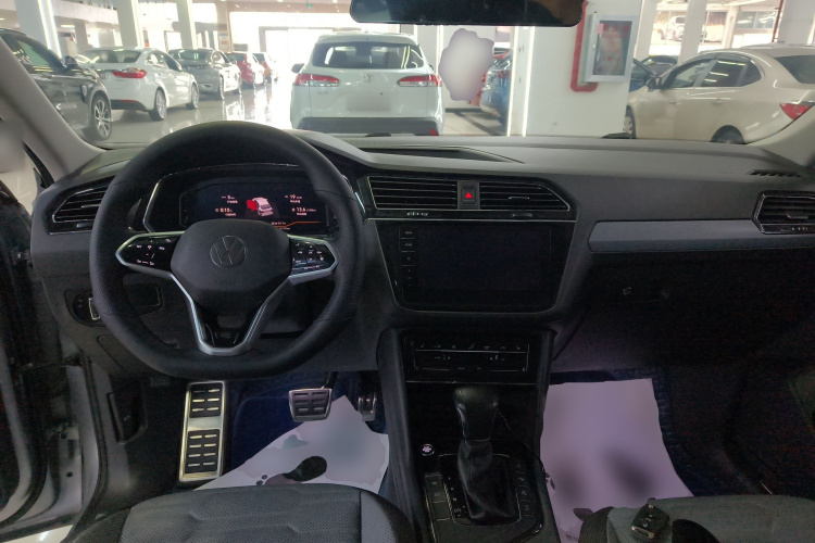 Volkswagen Tiguan X 2021 صورة سيارة #10