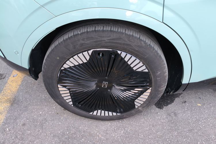 Avatr 11 2024 car image #10