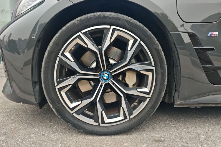 BMW i4 2022 car image #10