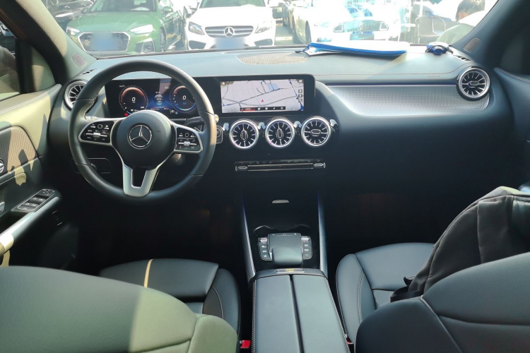 Mercedes-Benz EQA Class 2023 صورة سيارة #10