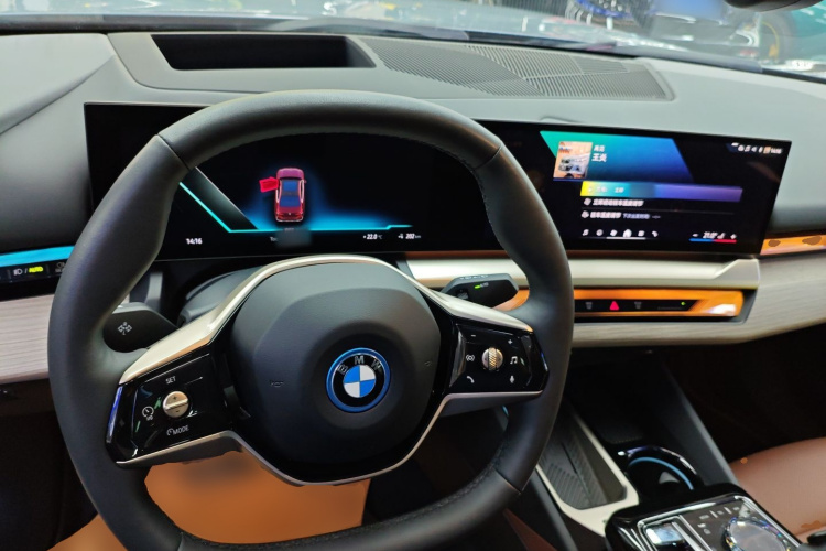 BMW i5 2024 immagine di auto #10
