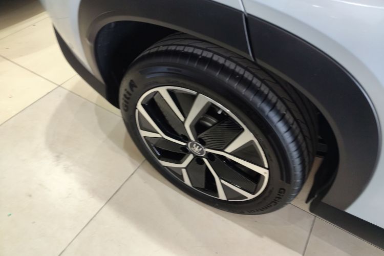BYD SongL DM-i 2025 #10 BYD SongL DM-i 2025 car image #10