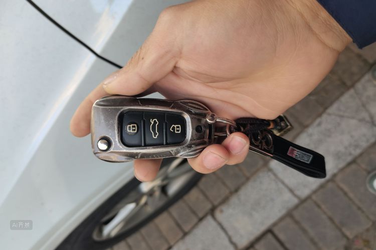 Audi Q3 2016 car image #10