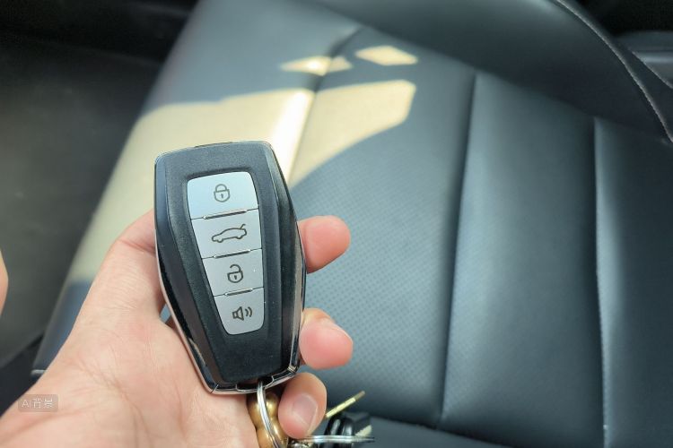 GEELY Emgrand 2019 car image #10
