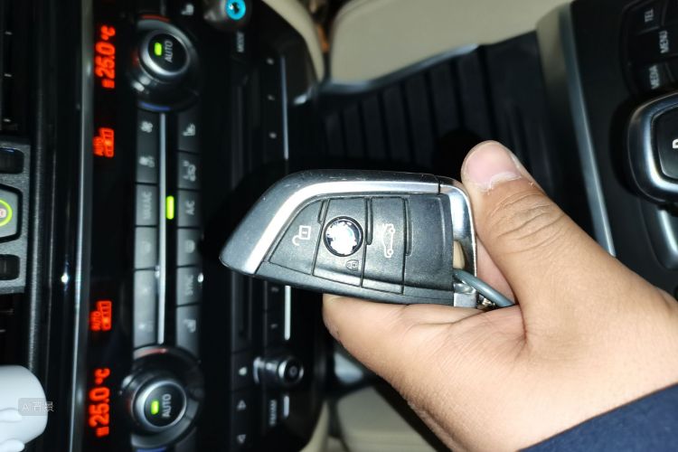 BMW X6 2017 imagem de carro #10