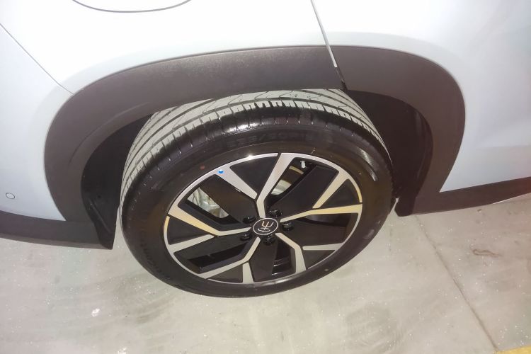 BYD SongL DM-i 2025 #10 BYD SongL DM-i 2025 car image #10